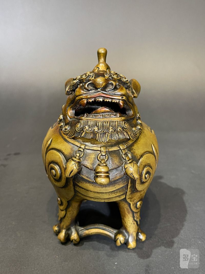 清早期 铜局部鎏金甪端香薰 - 图3